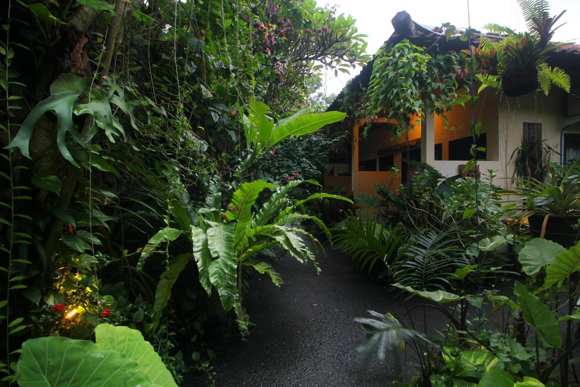 Sari Gong Guest House, A Trishula Collection Ubud Exteriér fotografie